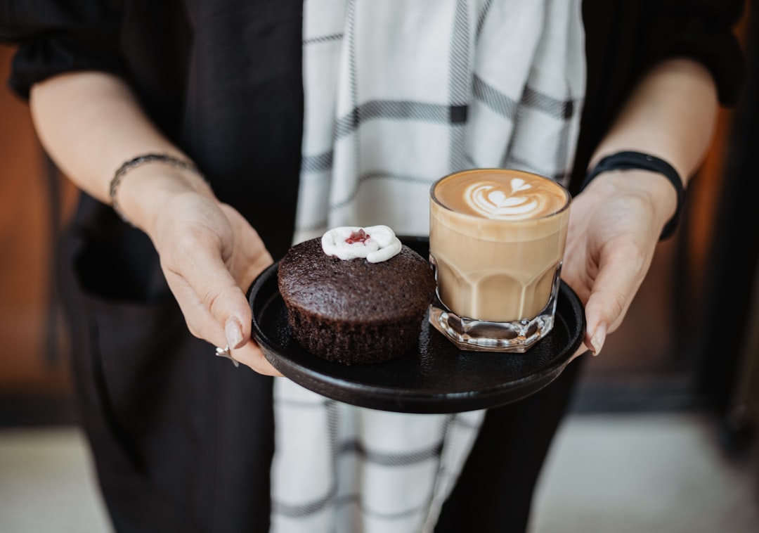 Flat White vs Cortado: Which Has More Caffeine?
